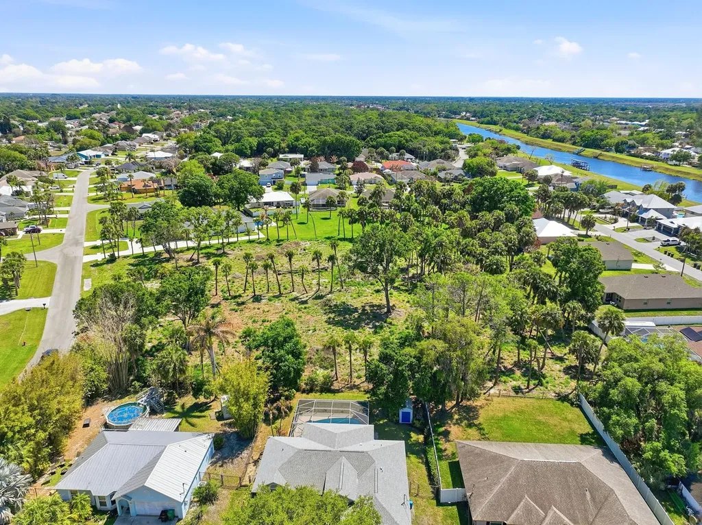 2016 SW Leafy Road Port St Lucie FL 34953