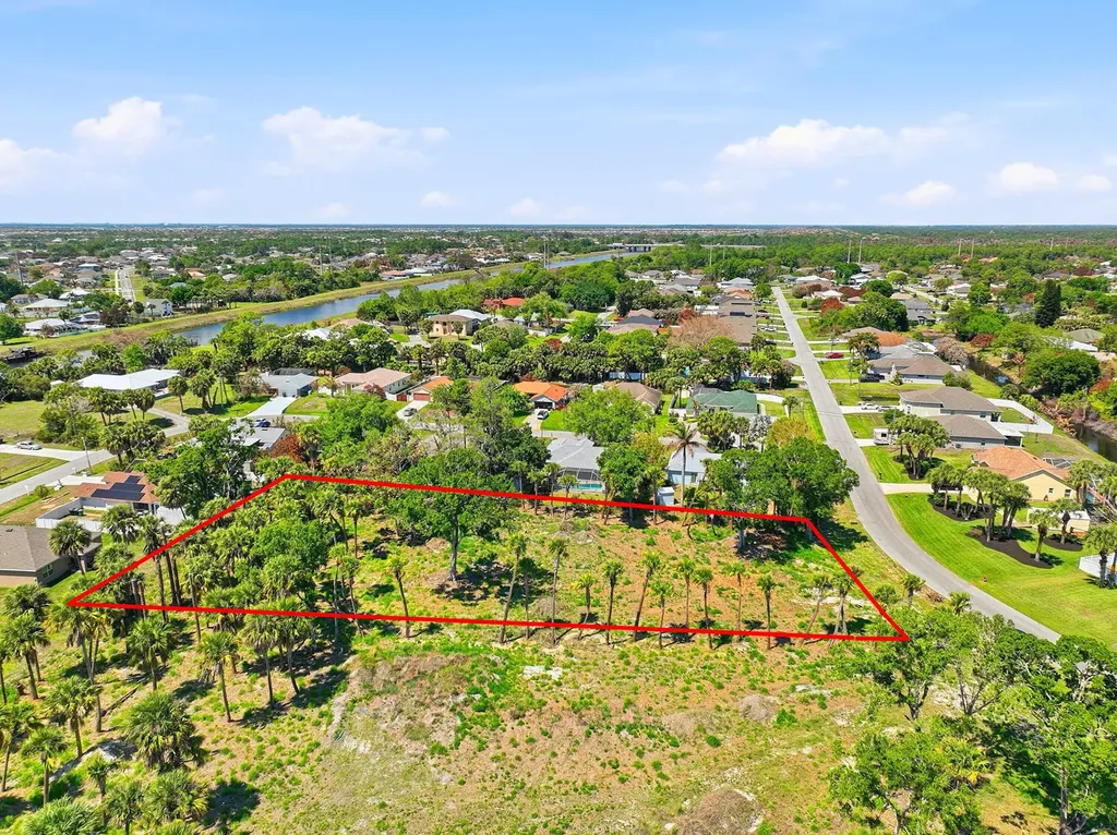 2016 SW Leafy Road Port St Lucie FL 34953