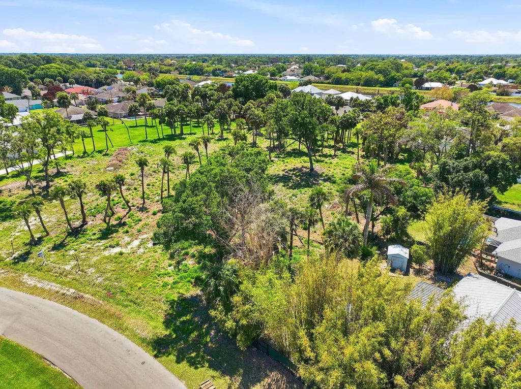 2016 SW Leafy Road Port St Lucie FL 34953