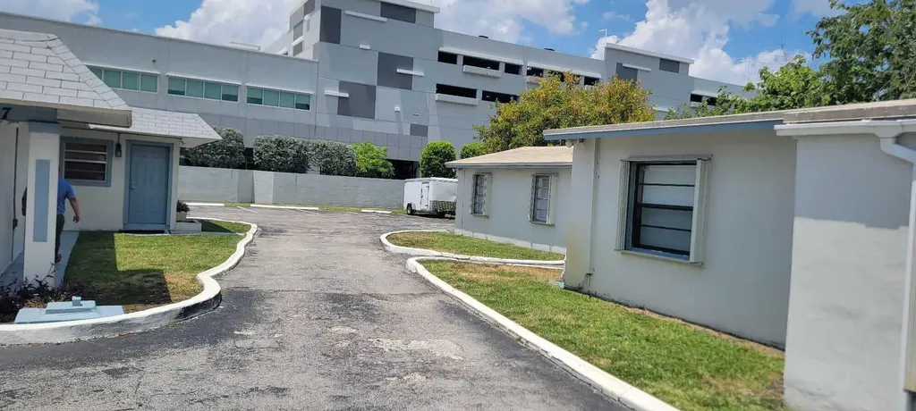 5935 Taft Street Hollywood FL 33021