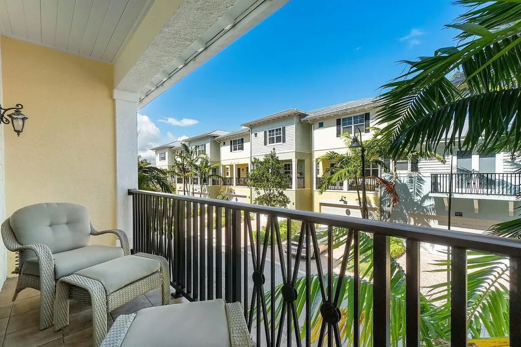 226 N Latitude Circle Delray Beach FL 33483
