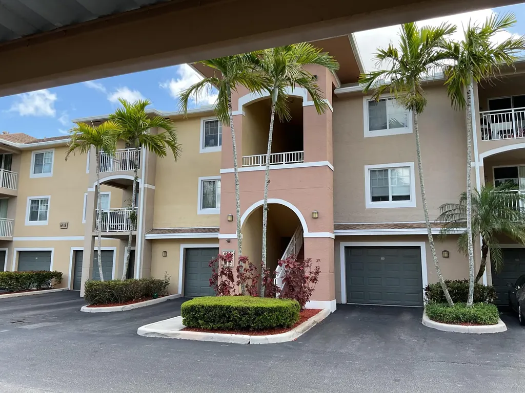 6418 Emerald Dunes W/garage West Palm Beach FL 33411