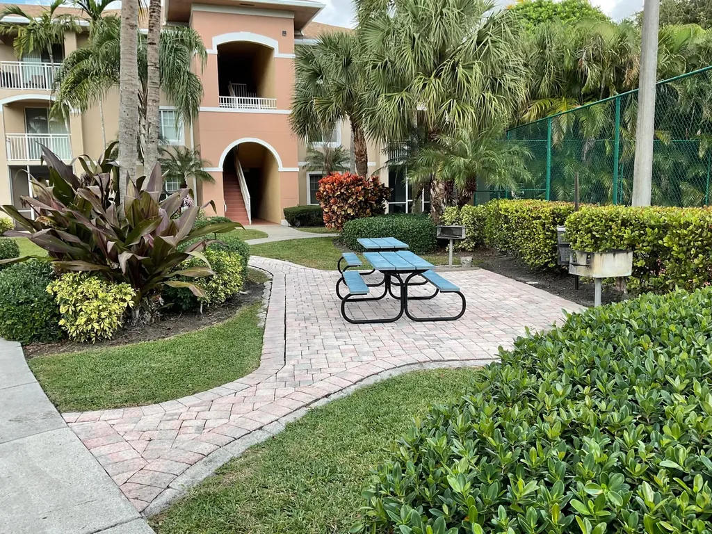 6418 Emerald Dunes W/garage West Palm Beach FL 33411