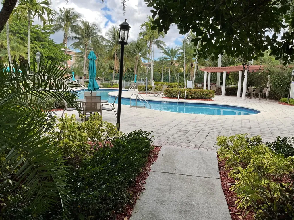 6418 Emerald Dunes W/garage West Palm Beach FL 33411