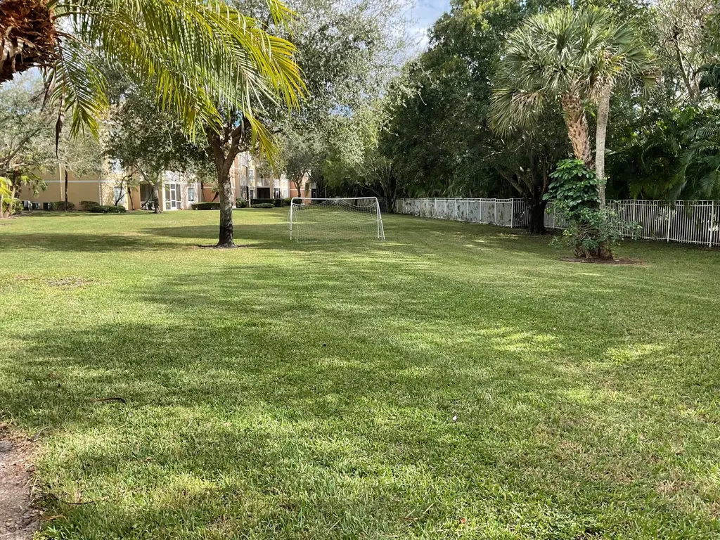 6418 Emerald Dunes W/garage West Palm Beach FL 33411