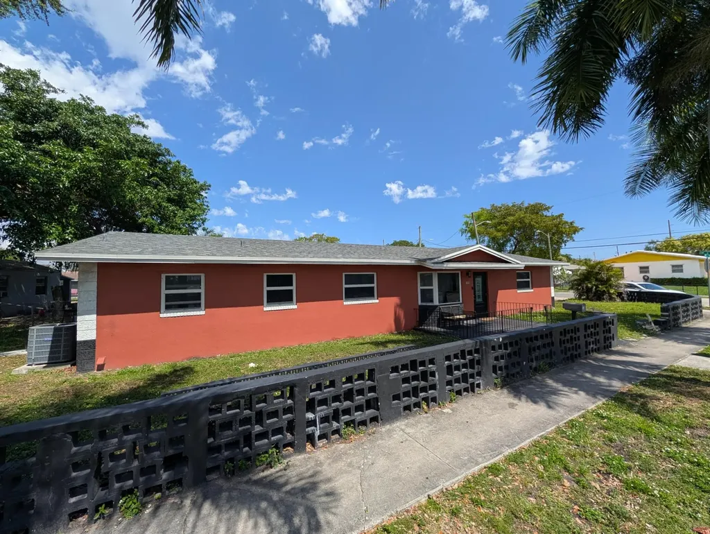 602 SW 1st Street Dania Beach FL 33004