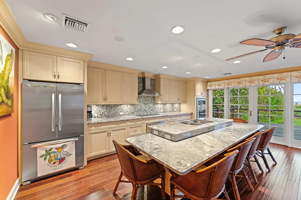 31 N Beach Road Jupiter Island FL 33455