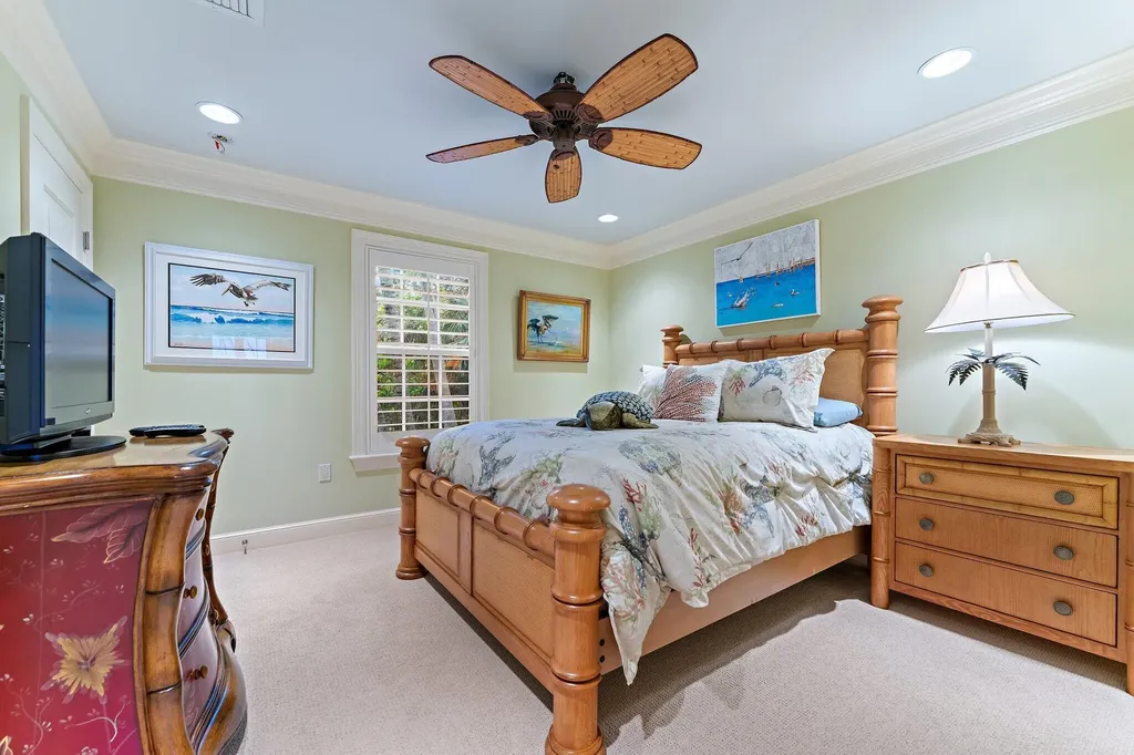 31 N Beach Road Jupiter Island FL 33455