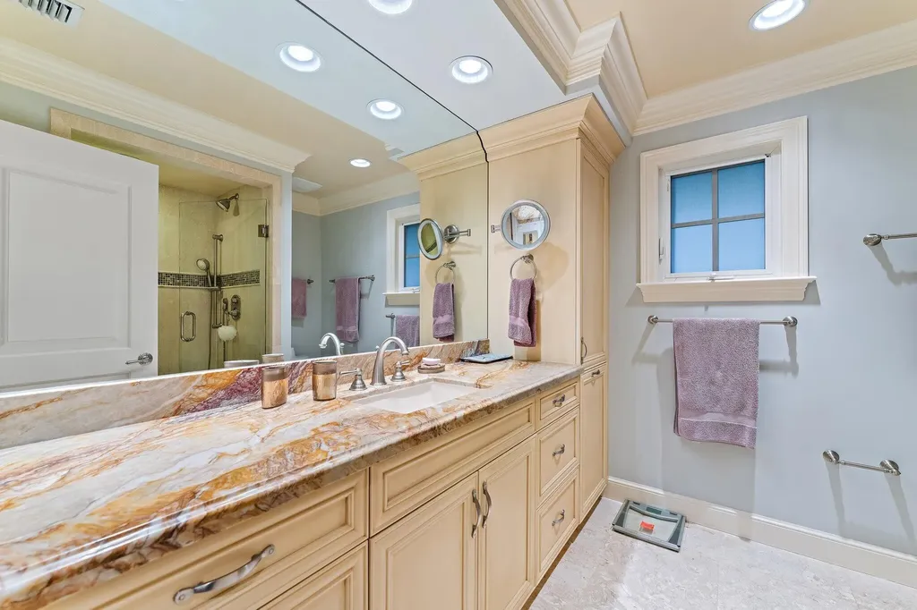 31 N Beach Road Jupiter Island FL 33455