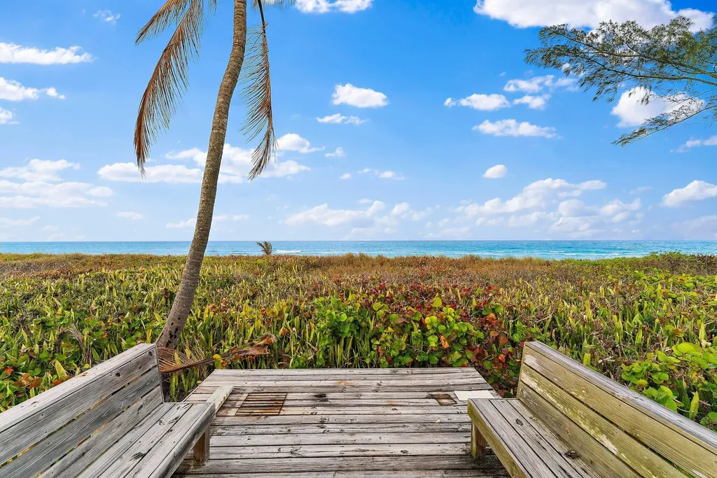 31 N Beach Road Jupiter Island FL 33455