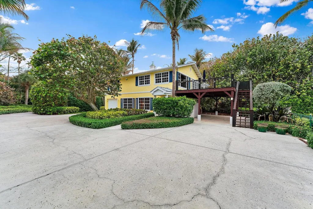 31 N Beach Road Jupiter Island FL 33455