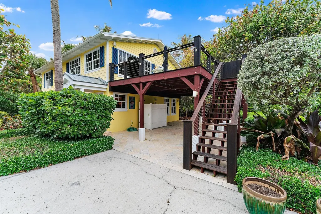 31 N Beach Road Jupiter Island FL 33455