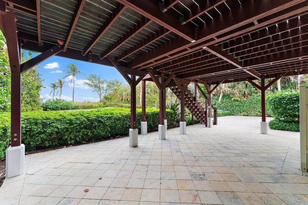 31 N Beach Road Jupiter Island FL 33455