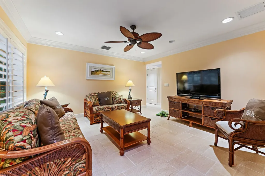 31 N Beach Road Jupiter Island FL 33455