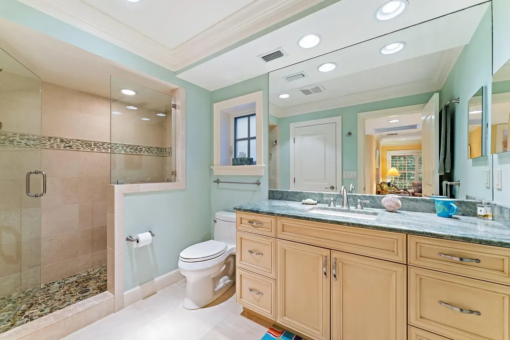 31 N Beach Road Jupiter Island FL 33455