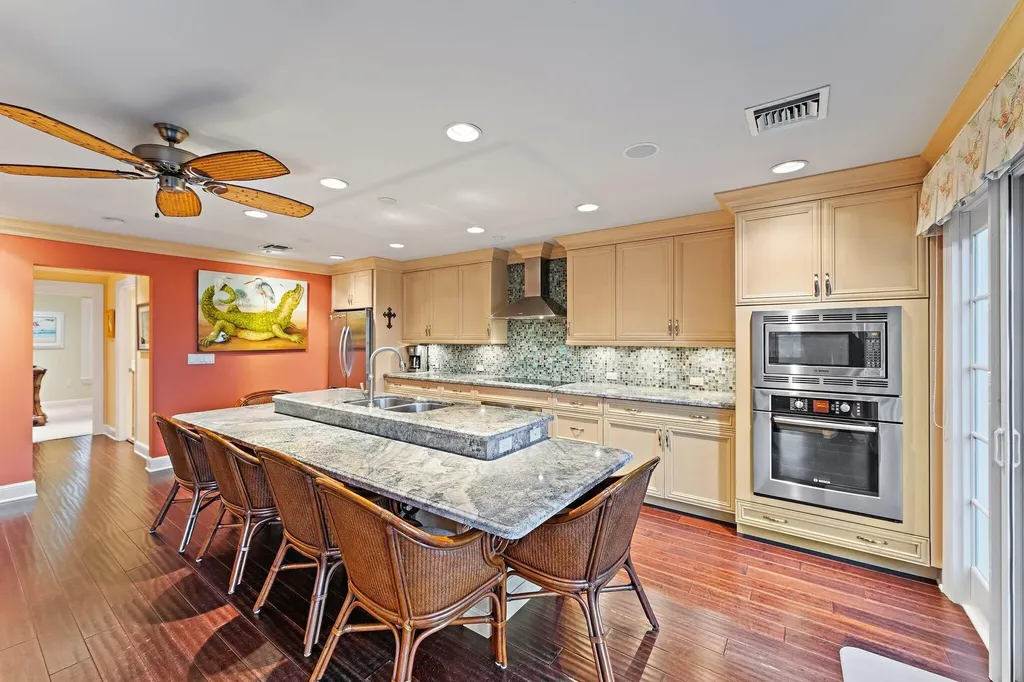 31 N Beach Road Jupiter Island FL 33455