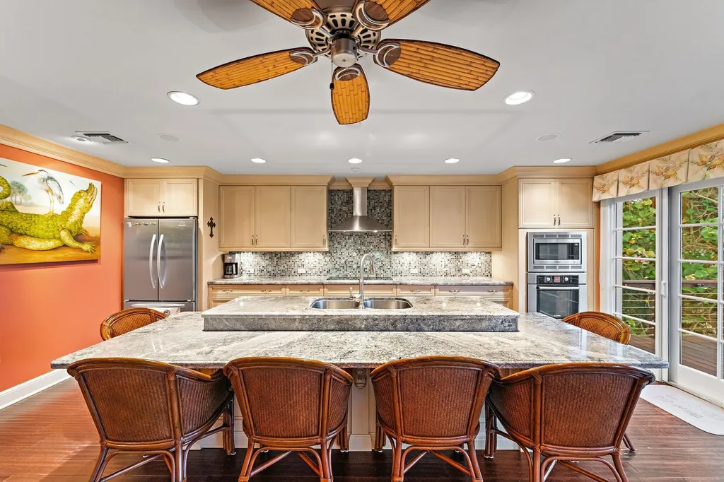 31 N Beach Road Jupiter Island FL 33455