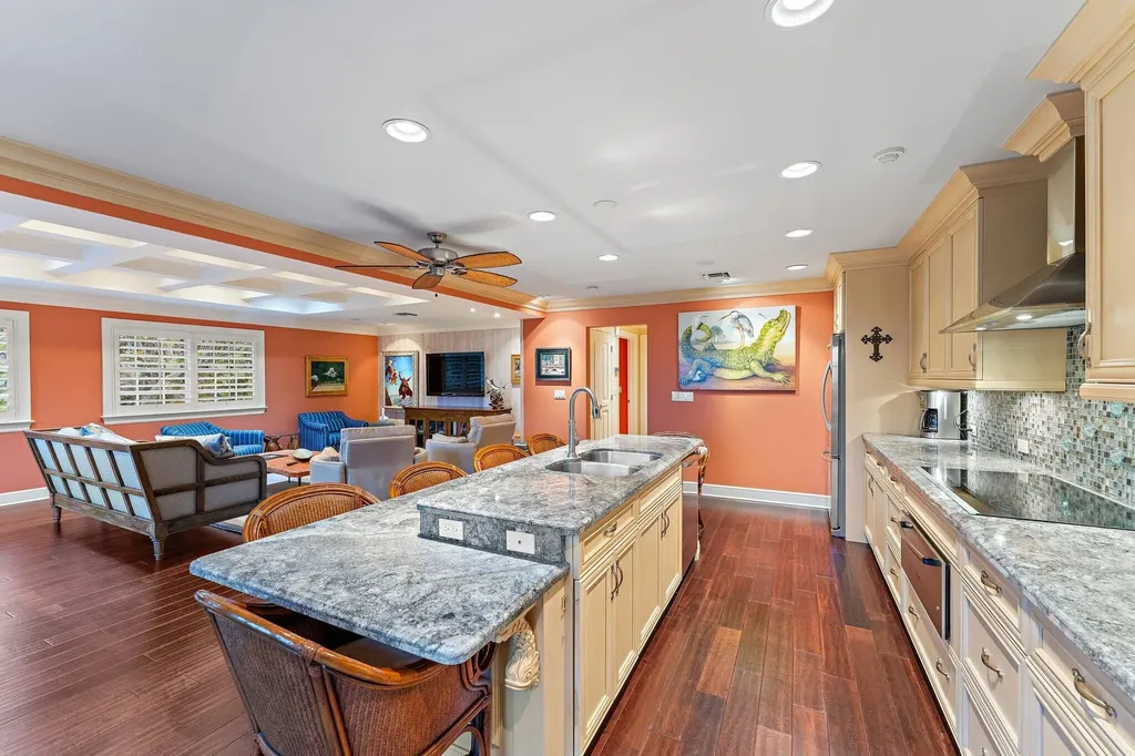 31 N Beach Road Jupiter Island FL 33455