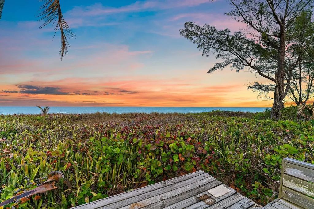 31 N Beach Road Jupiter Island FL 33455