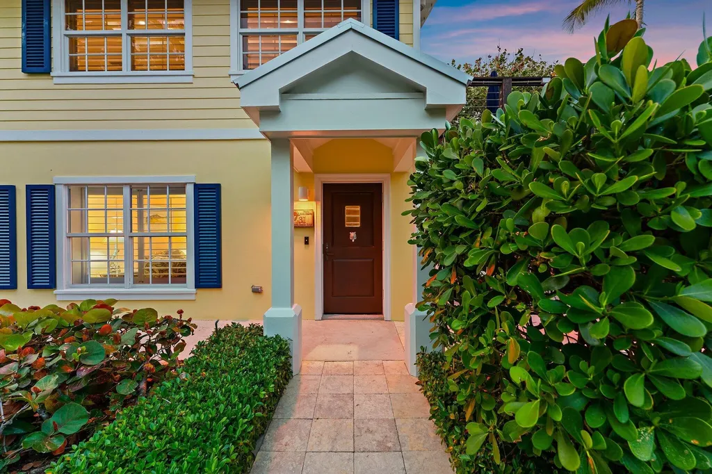 31 N Beach Road Jupiter Island FL 33455
