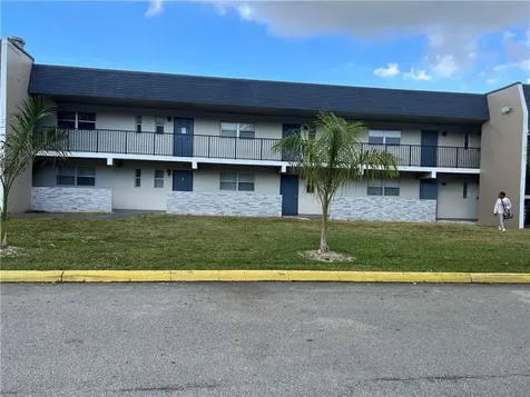 7925 S Colony Circle Tamarac FL 33321