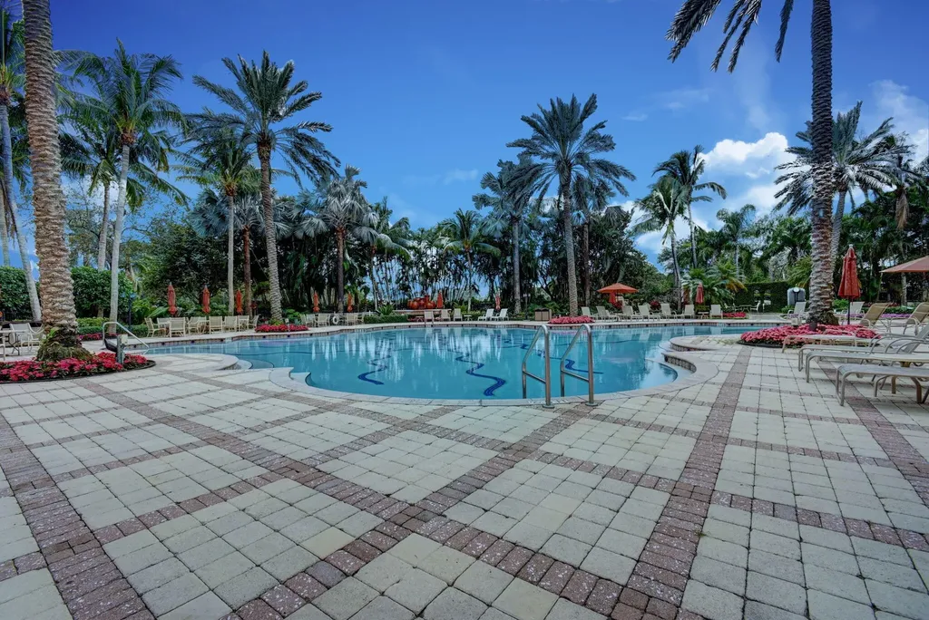 540 Les Jardin Drive Palm Beach Gardens FL 33410