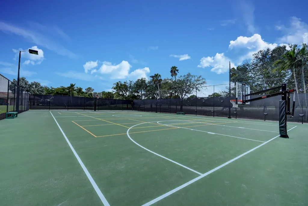 540 Les Jardin Drive Palm Beach Gardens FL 33410