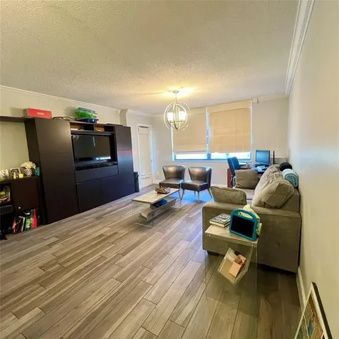 3900 N Hills Drive Hollywood FL 33021