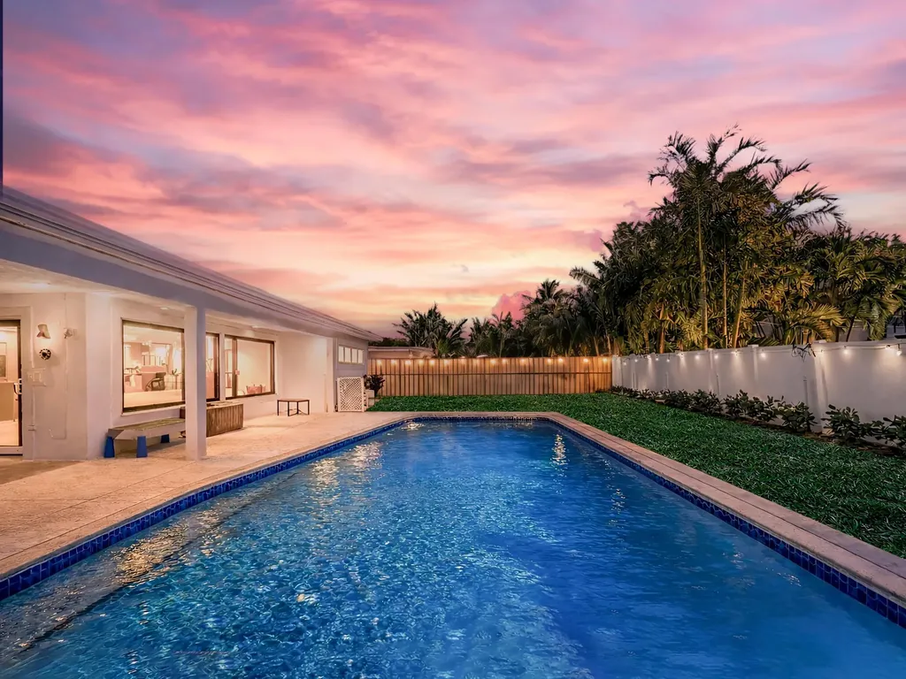 1098 W Camino Real Boca Raton FL 33486