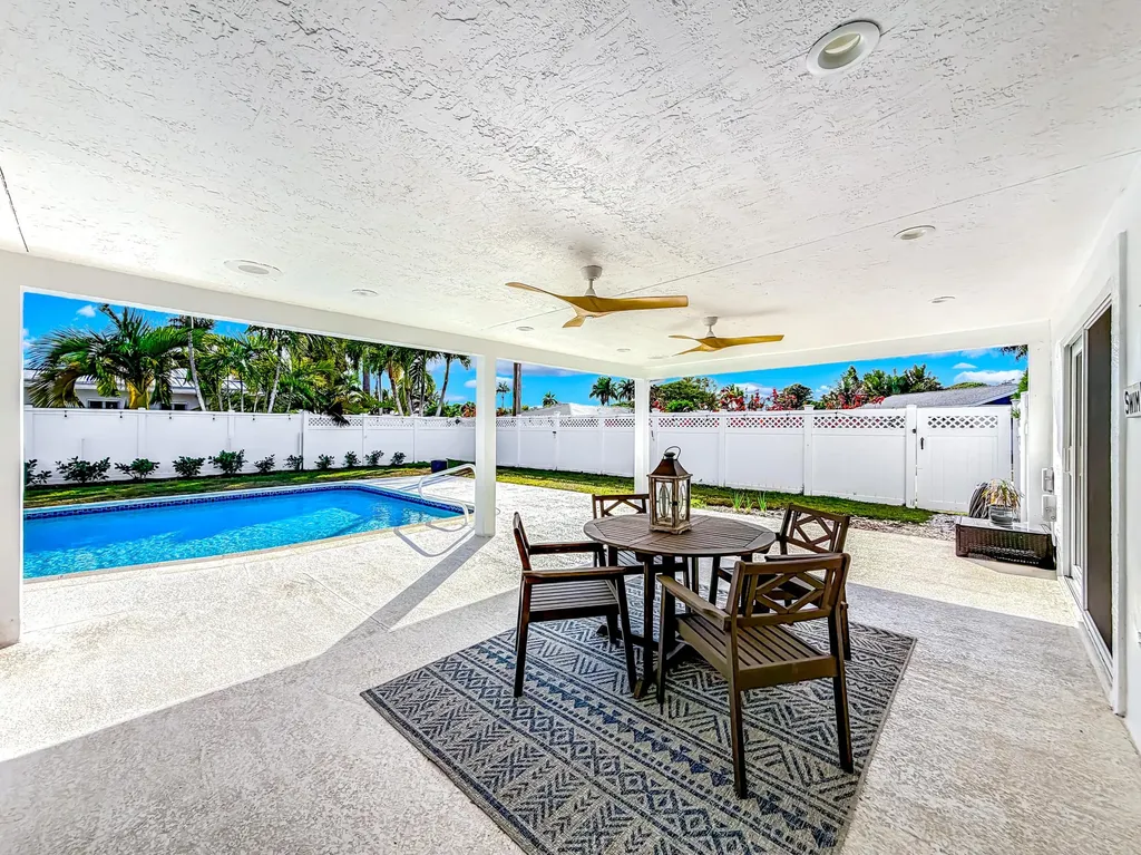 1098 W Camino Real Boca Raton FL 33486