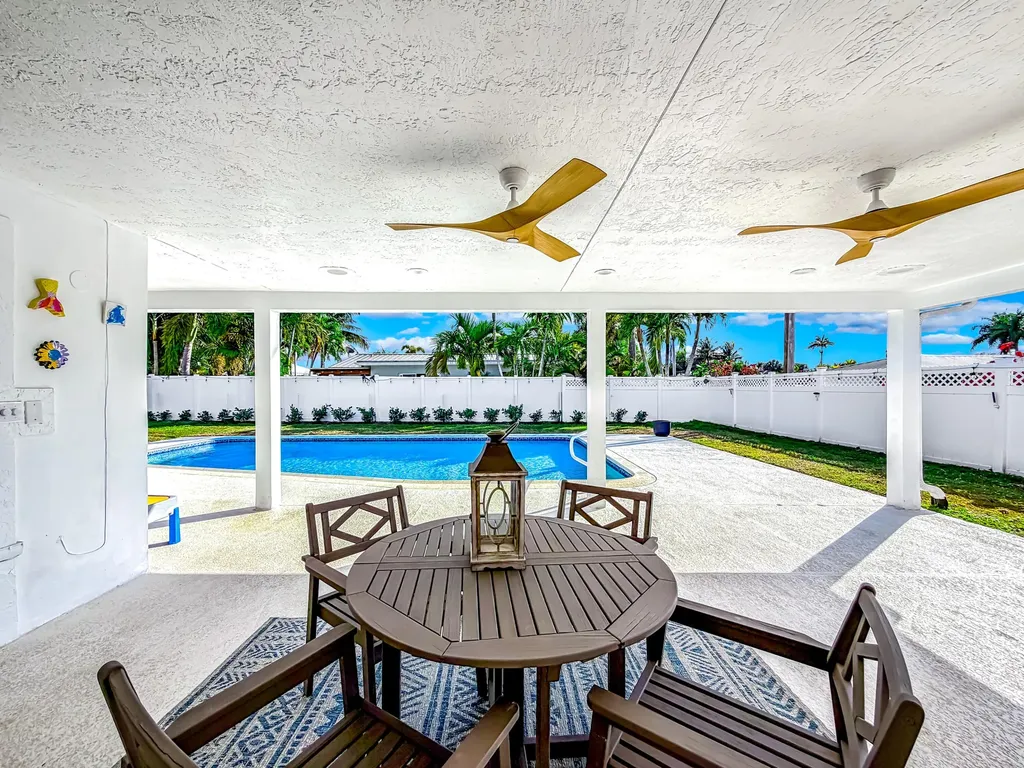 1098 W Camino Real Boca Raton FL 33486