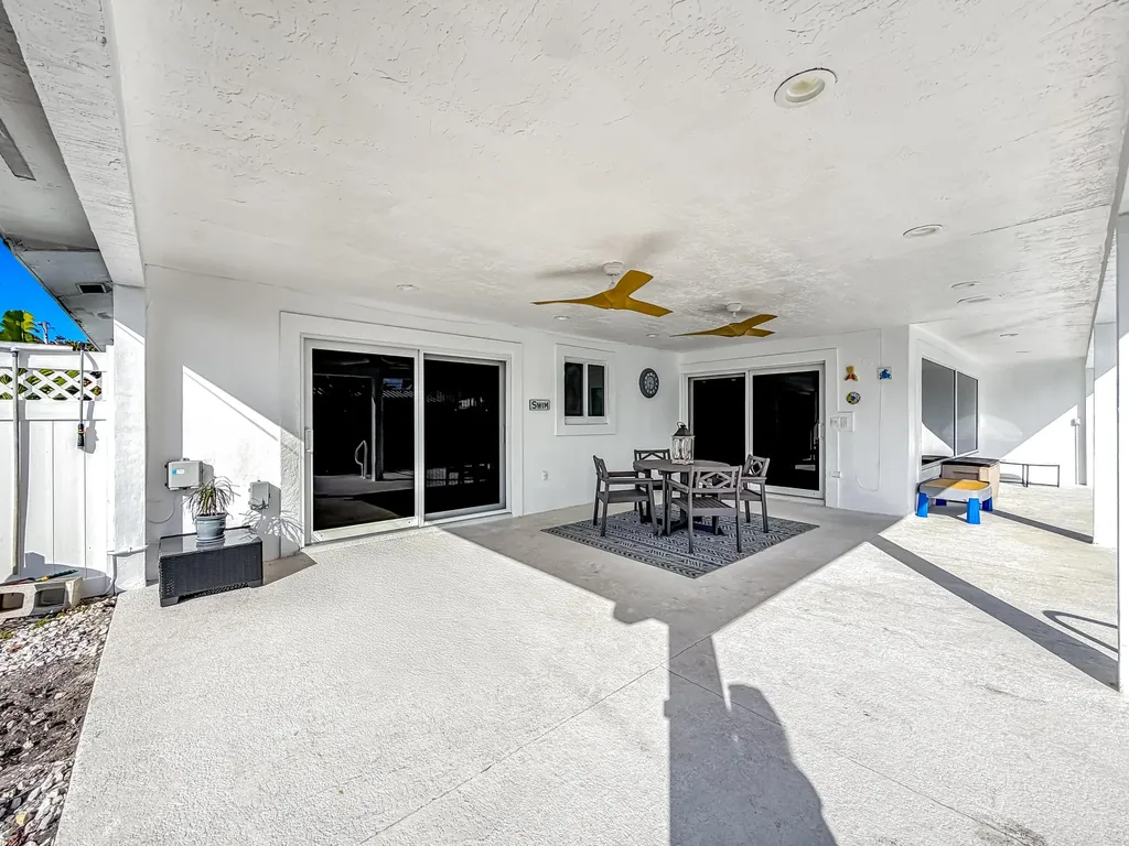 1098 W Camino Real Boca Raton FL 33486