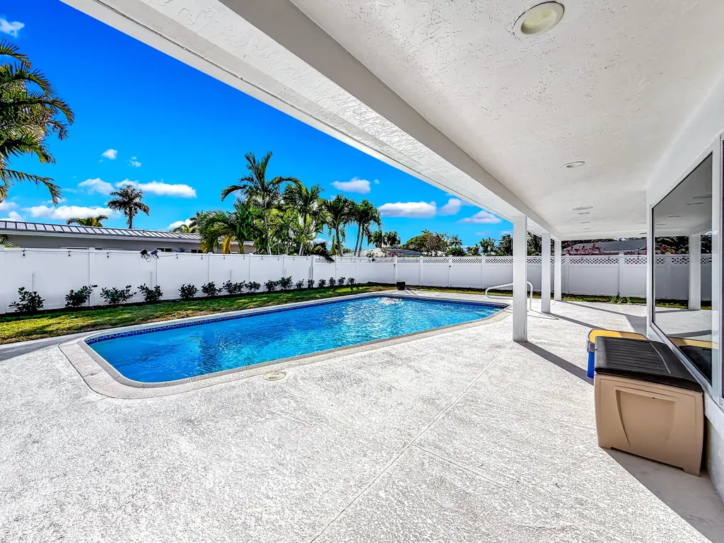 1098 W Camino Real Boca Raton FL 33486