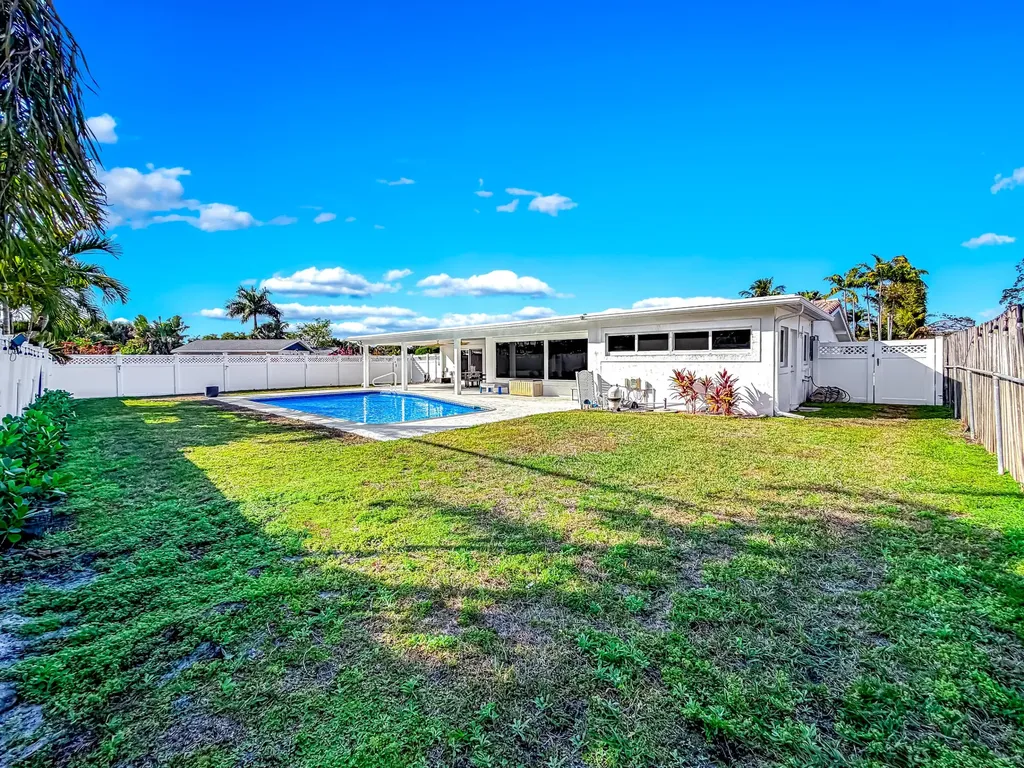 1098 W Camino Real Boca Raton FL 33486