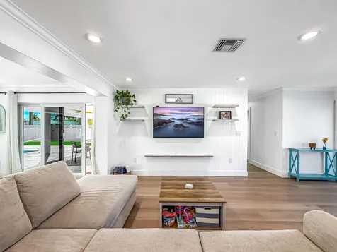 1098 W Camino Real Boca Raton FL 33486