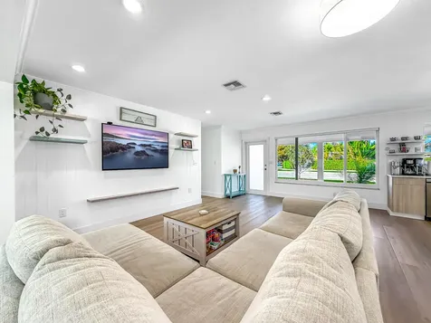 1098 W Camino Real Boca Raton FL 33486