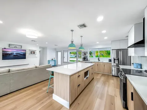 1098 W Camino Real Boca Raton FL 33486