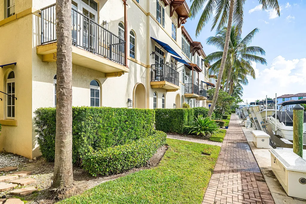 824 Virginia Garden Drive Boynton Beach FL 33435