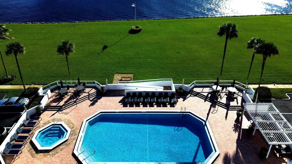 115 Lakeshore Drive North Palm Beach FL 33408
