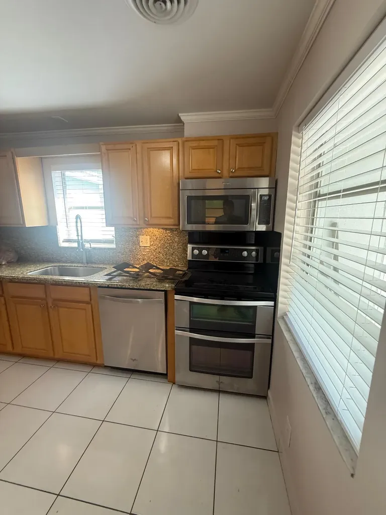 1337 NE 16th Avenue Fort Lauderdale FL 33304
