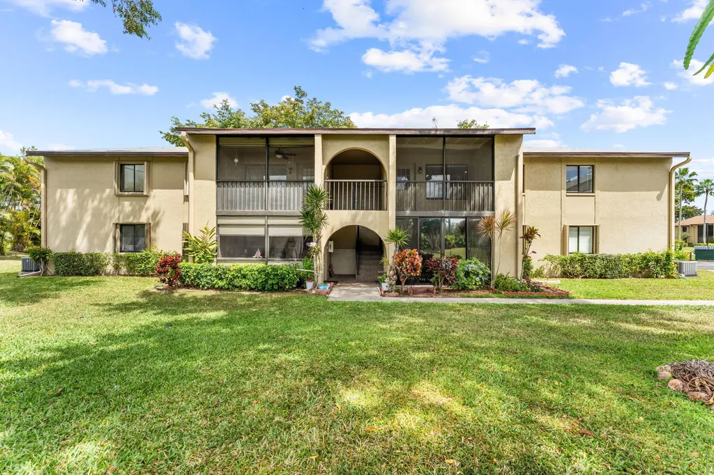 516 Shady Pine Way Greenacres FL 33415