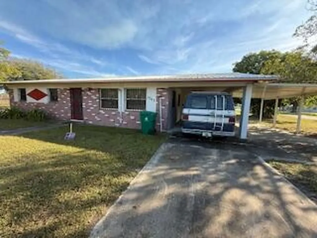 1063 Louisiana Avenue Clewiston FL 33440