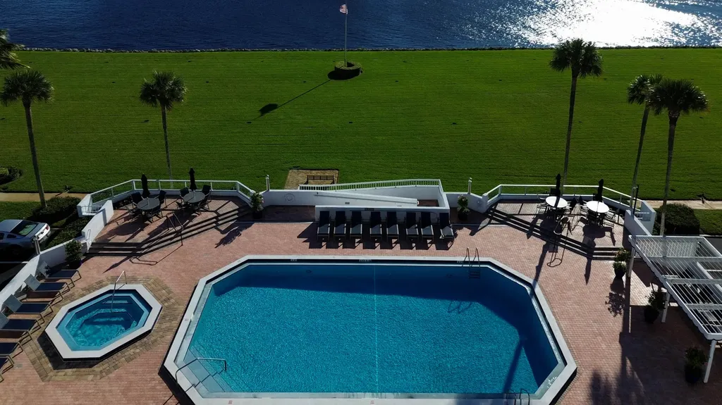 115 Lakeshore Drive North Palm Beach FL 33408