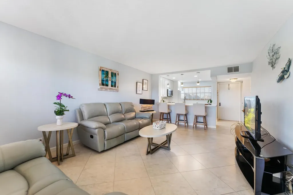 3654 Via Poinciana Lake Worth FL 33467