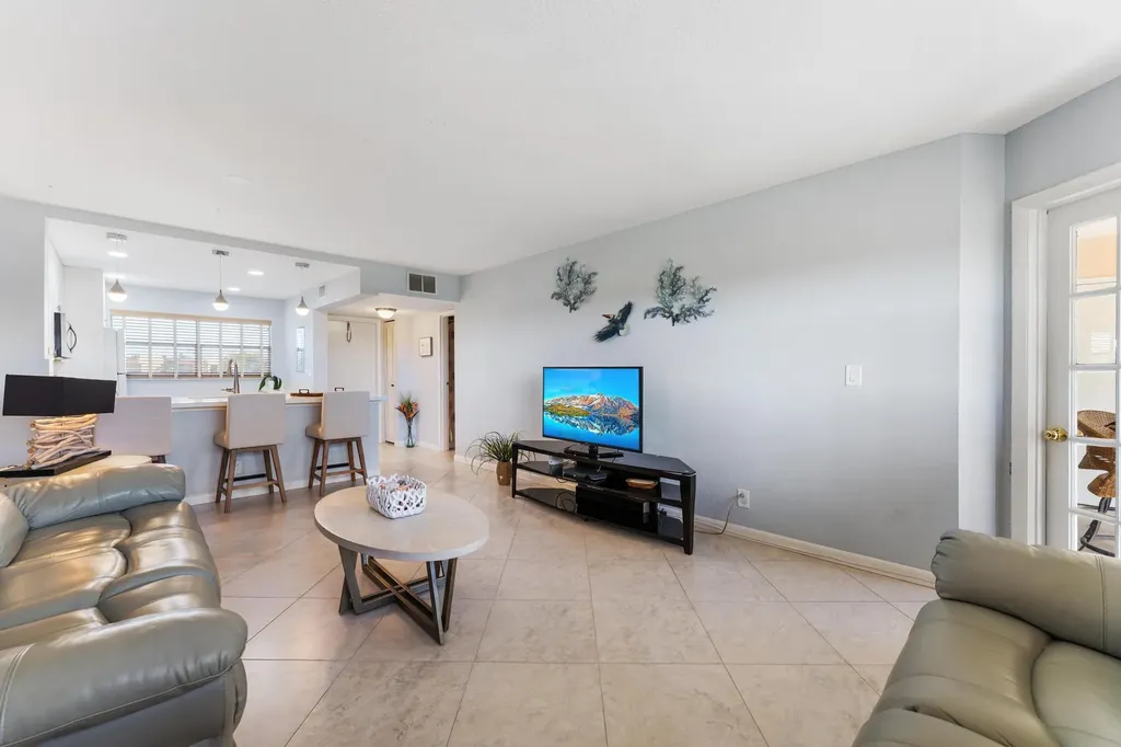 3654 Via Poinciana Lake Worth FL 33467