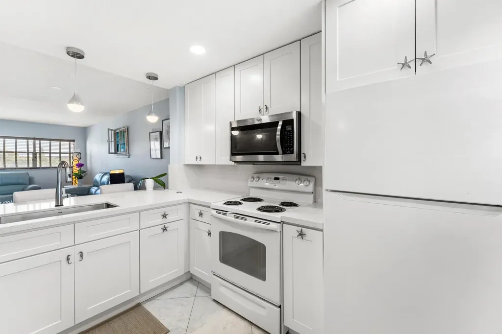 3654 Via Poinciana Lake Worth FL 33467