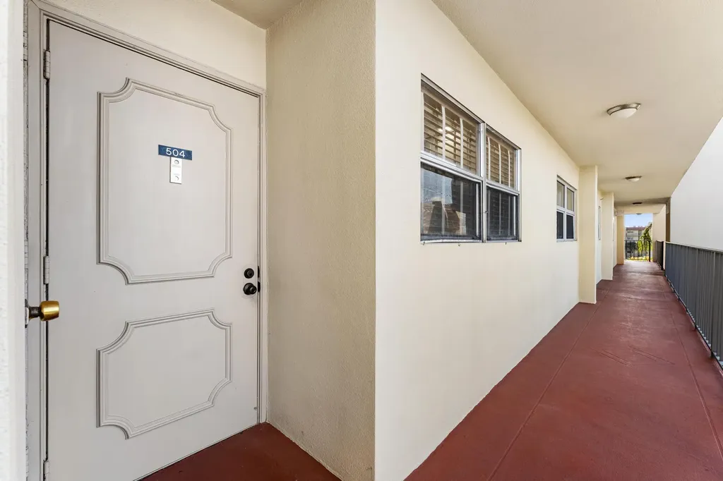 3654 Via Poinciana Lake Worth FL 33467