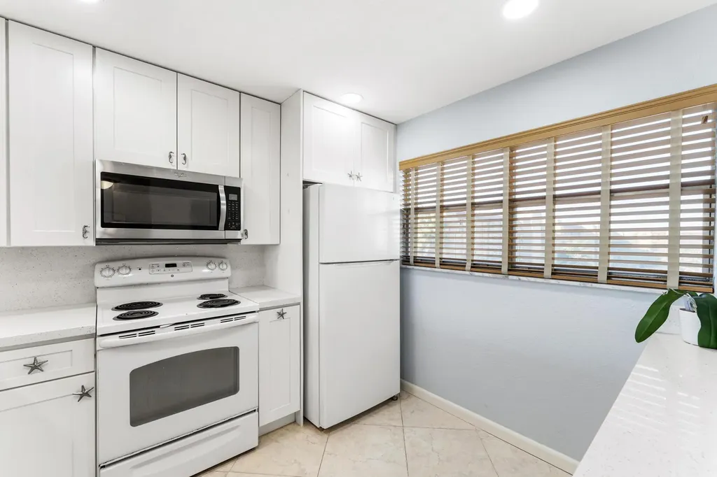 3654 Via Poinciana Lake Worth FL 33467