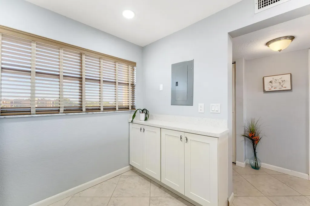 3654 Via Poinciana Lake Worth FL 33467