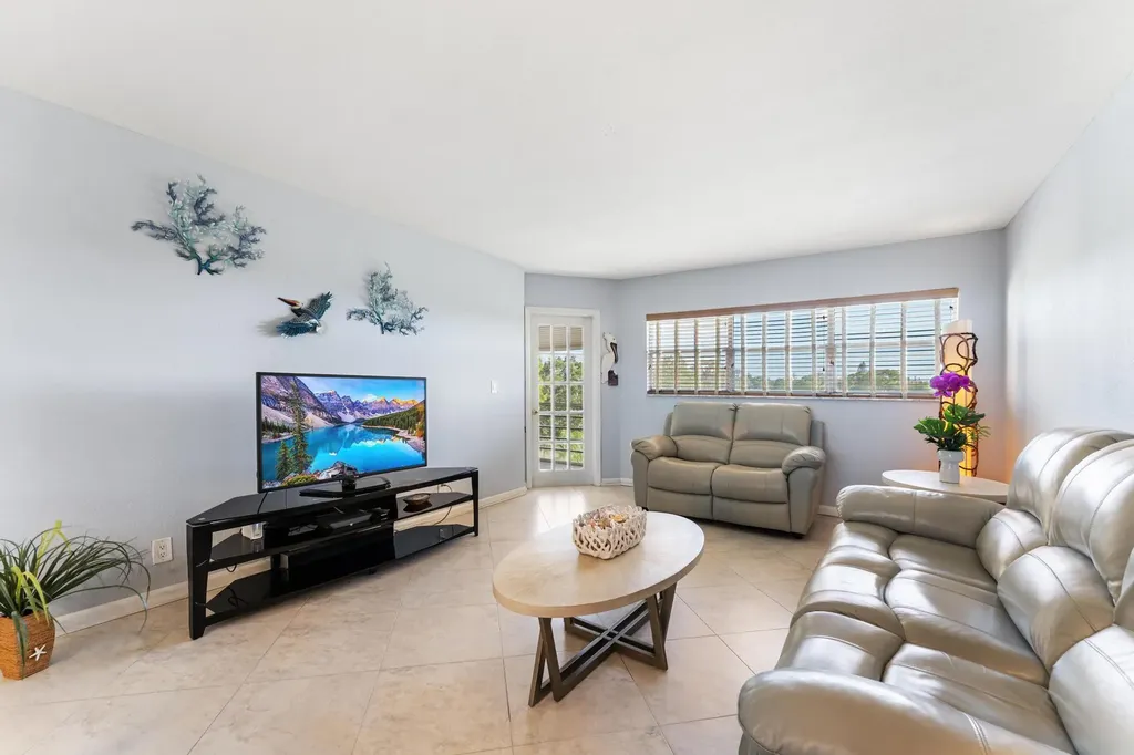 3654 Via Poinciana Lake Worth FL 33467